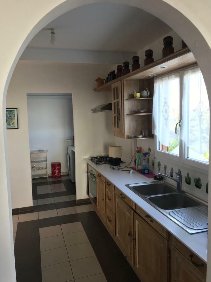 Case Creole Traditionnelle A Ossature Et Charpente Bois Petite Île 외부 사진